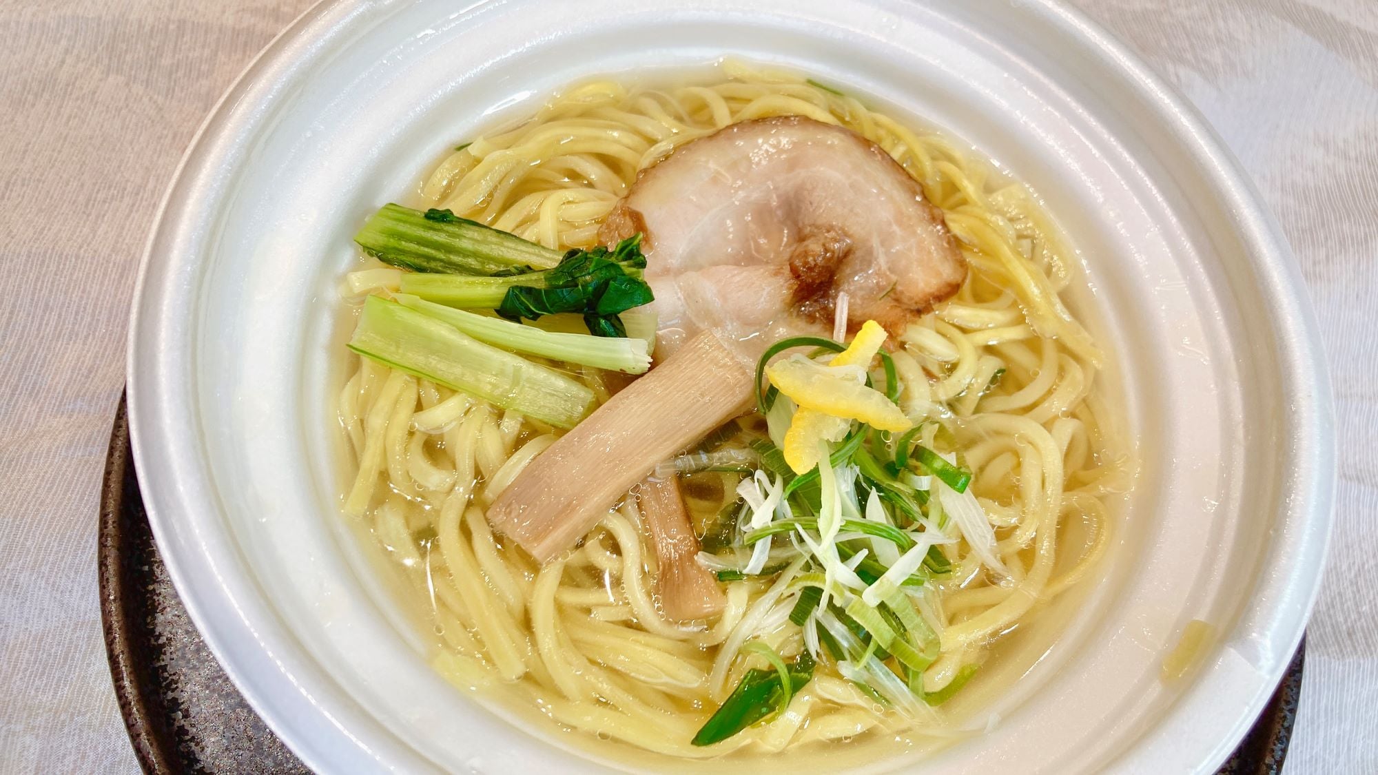 カロリー少なめ罪悪感なし【セブン】だし香る塩ラーメン