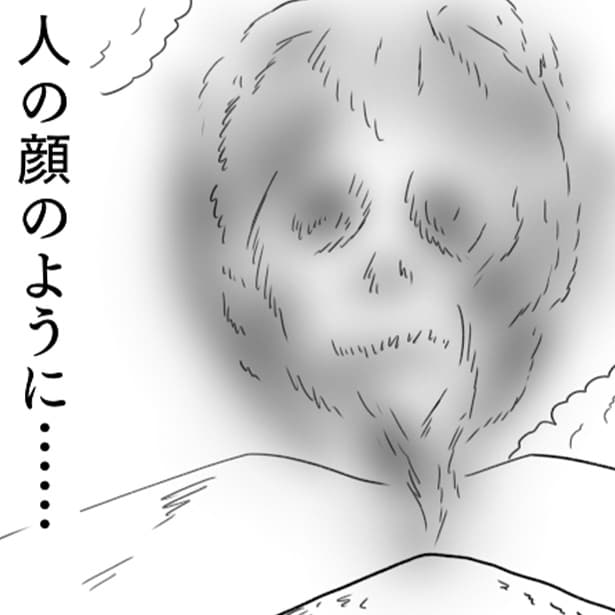 【ホラー漫画】火葬場の煙に故人の顔が出現…!?介護の末亡くなった祖母の「憎悪に満ちた表情」に孫も驚愕【作者に聞く】