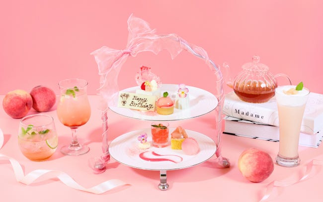 アニヴェルセルカフェ みなとみらい横浜で「桃 Sweets Collection」アフタヌーンティー開催。果肉たっぷりの桃パフェも