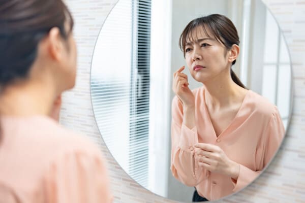 「鼻毛に白髪…」「いつの間にかオバさん体型」40代男女が《老いを感じること》ランキングTOP15発表！6割は“年相応”と回答