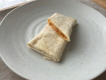 チーズのとろけ具合が絶妙！【ファミマ】夏にぴったりな甘辛トルティーヤ