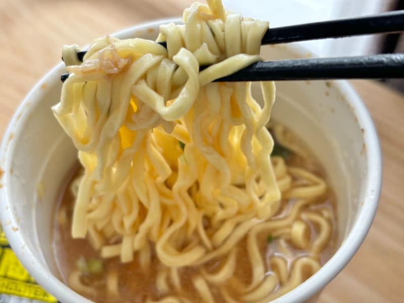 「ジャンクな雰囲気」「ニンニクがほどよい」【セブン】人気店の裏カップ麺