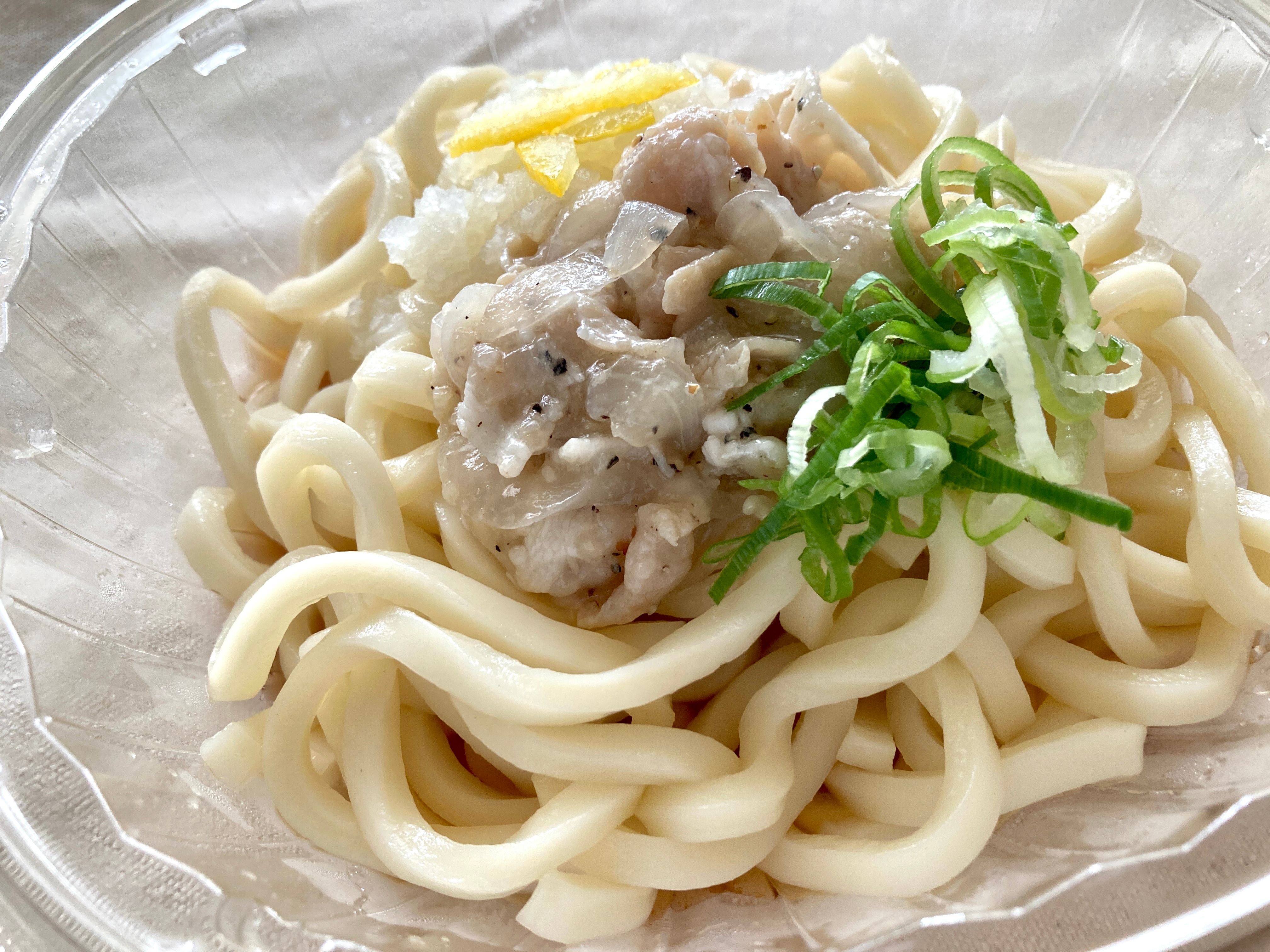 「リピ確」【ファミマ】美味しすぎてビビる…高知産ゆず使用 塩豚おろしうどん