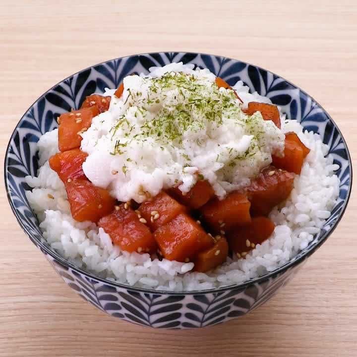 簡単に作れる♪とろろサーモン丼