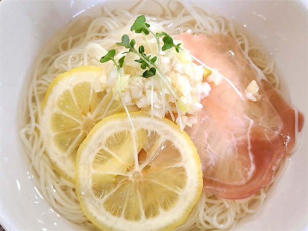 酷暑に食べたい！さっぱり爽やかすぎる「レモンそうめん」に涼を感じた件♪ねぎ塩ダレがいい仕事してる