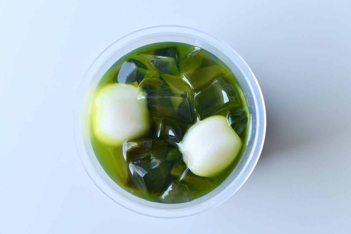 「うますぎ」これぞ和の清涼感!【ファミマ】ひんやり宇治抹茶ゼリー