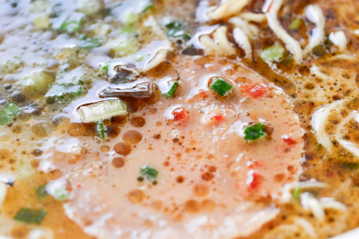 麺増量でリニューアル！【セブン】一風堂 赤丸新味 博多とんこつ