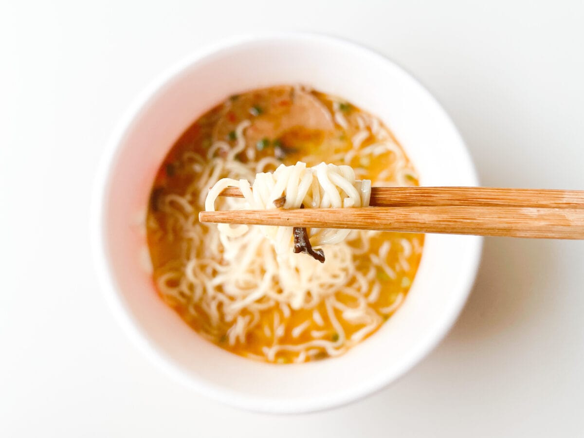 麺増量でリニューアル！【セブン】一風堂 赤丸新味 博多とんこつ