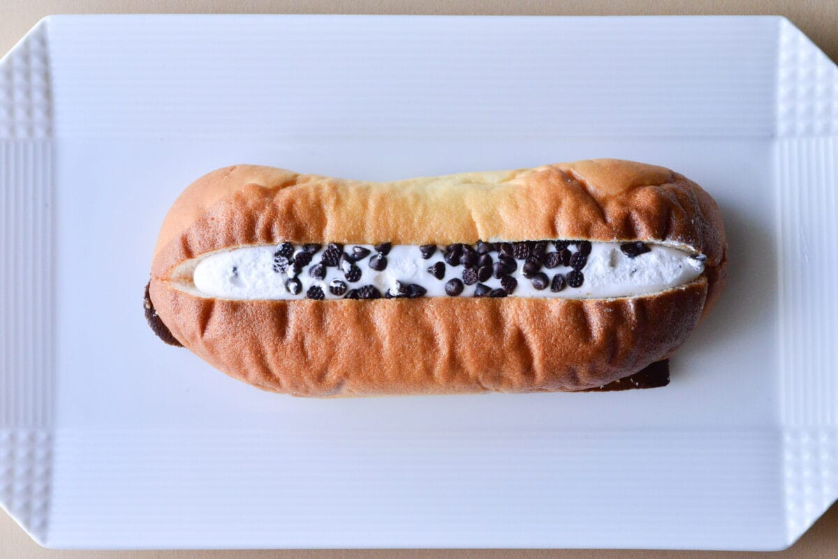 パン生地が甘くておいしい~【ローソン】チョコチップホイップロール