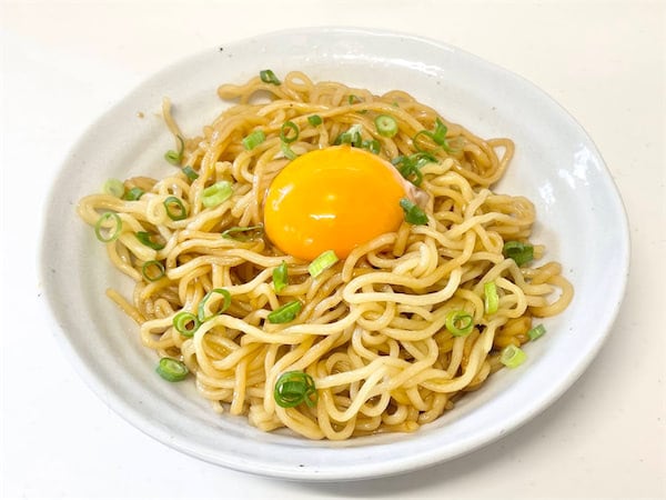 リュウジ『マジで簡単で激烈旨い』 レンチン2分で混ぜるだけの「焼きそば麺油そば」作ろう！麺と黄身だけ