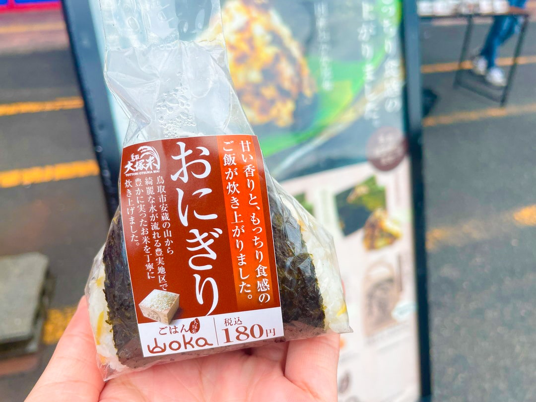 キッチンカーで販売するおにぎり専門店。店主自らが栽培した美味しいお米で作るもっちりおにぎり！｜鳥取市