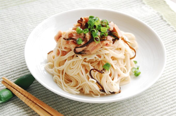 長引く暑さでグダグダ…そうだ！頑張らなくても作れる「ツナ昆布素麺」にしよう♪ツナ缶あれば爆速3分