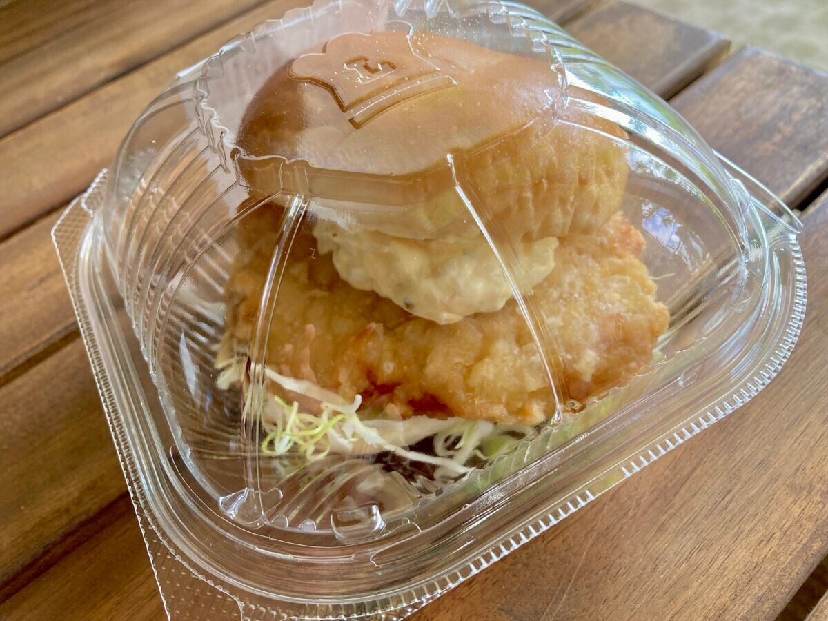 ふんわりバンズとはみ出るお肉！【ローソン】まちかど厨房限定 鶏竜田揚げバーガー