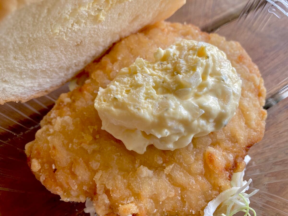 ふんわりバンズとはみ出るお肉！【ローソン】まちかど厨房限定 鶏竜田揚げバーガー