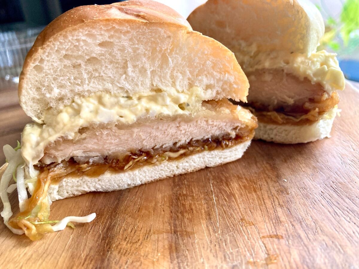 ふんわりバンズとはみ出るお肉！【ローソン】まちかど厨房限定 鶏竜田揚げバーガー