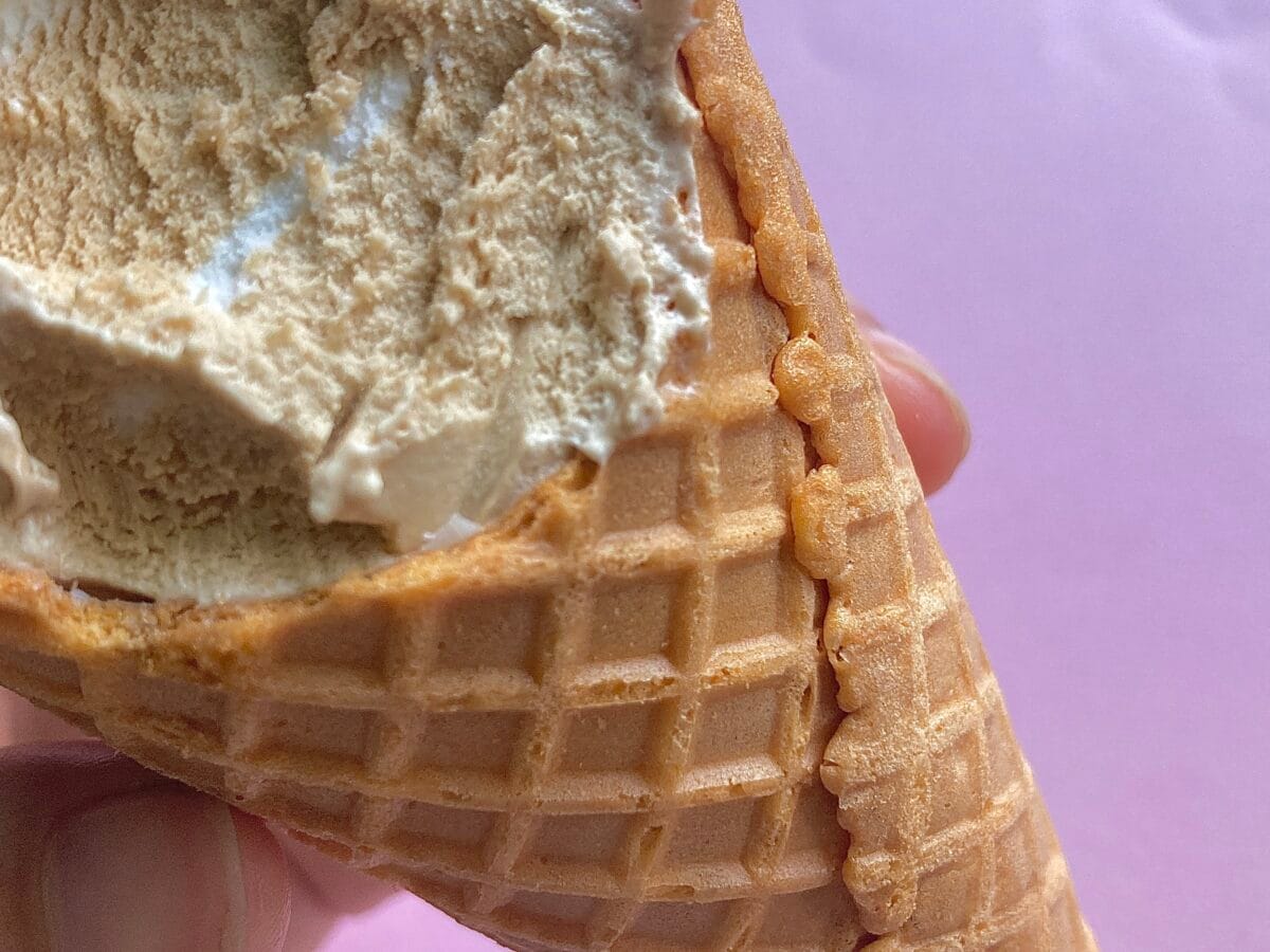 ちょっとオトナのご褒美アイス♡【セブン】猿田彦珈琲カフェラテワッフルコーン