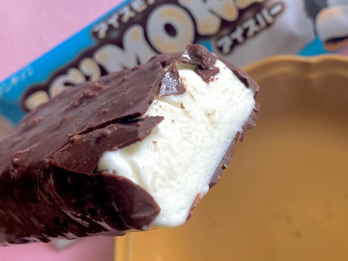 SNSでも話題！マシュマロ食感アイス【ファミマ】アンデイコ アイスモア アイスバー