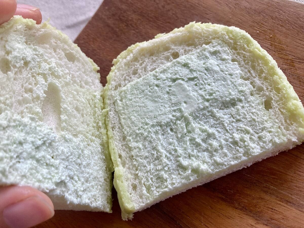 「想像以上にちゃんとメロン！」【セブン】貴味メロンのホイップメロンパン