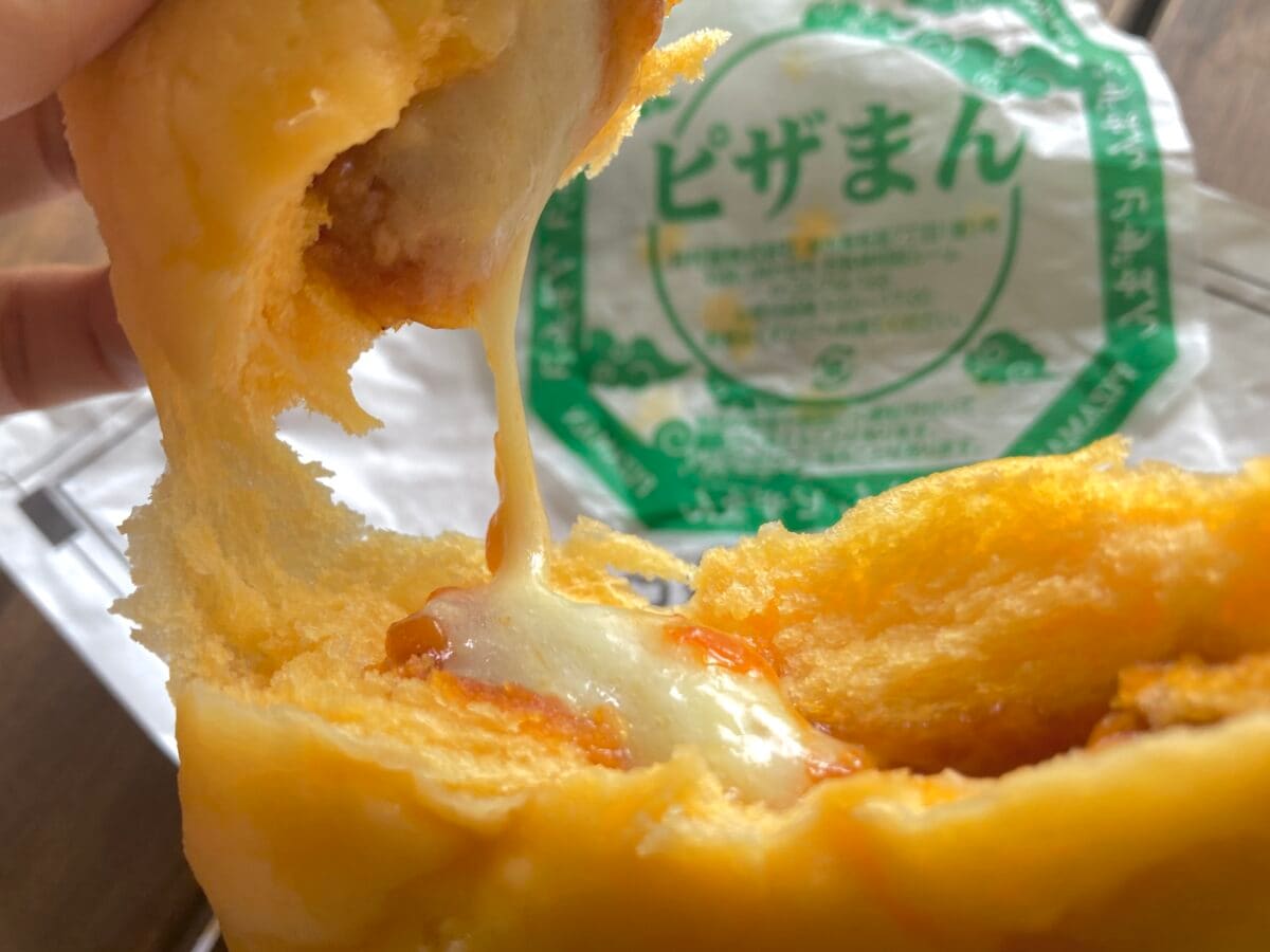 チーズ伸びすぎ！！ｗｗ【ファミマ】今年は何か違う!? 新作ピザまんがガチうまっ！