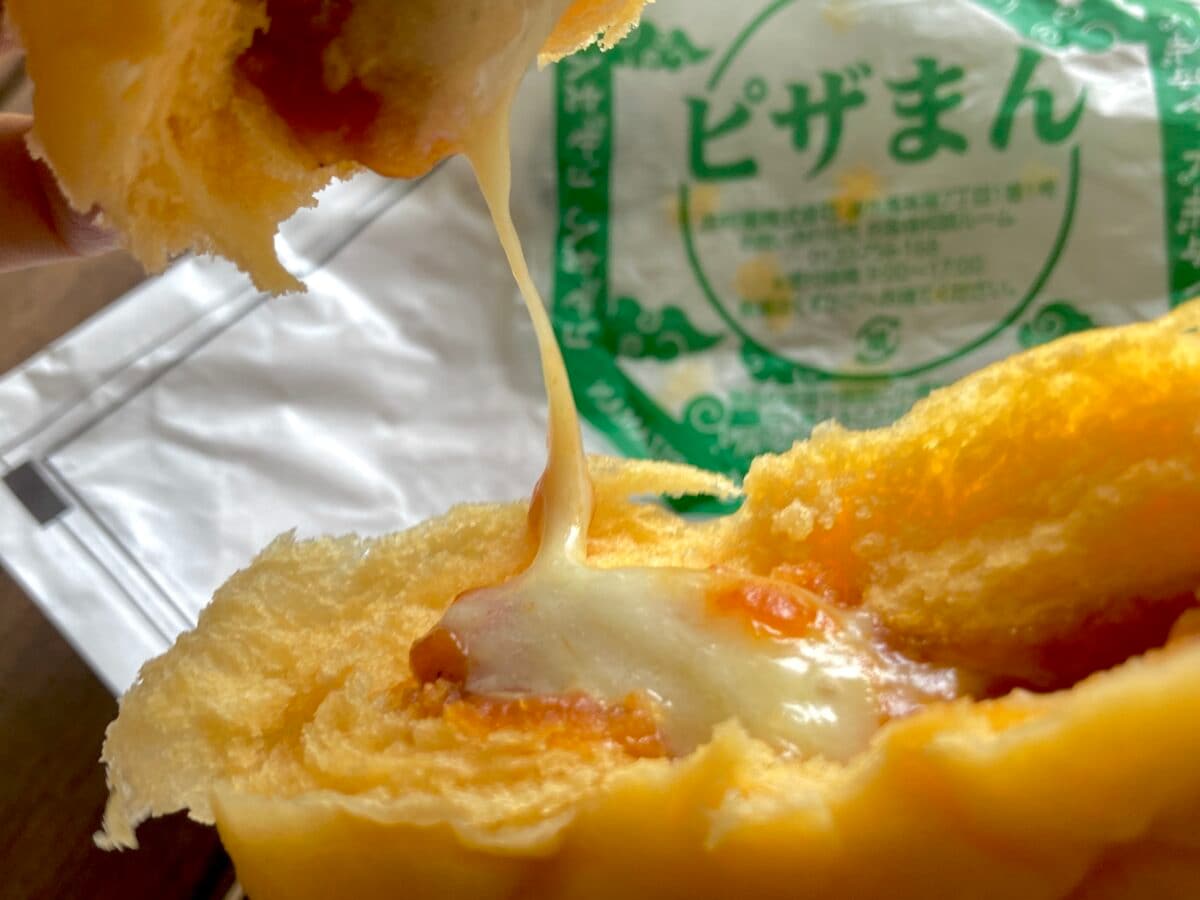 チーズ伸びすぎ！！ｗｗ【ファミマ】今年は何か違う!? 新作ピザまんがガチうまっ！