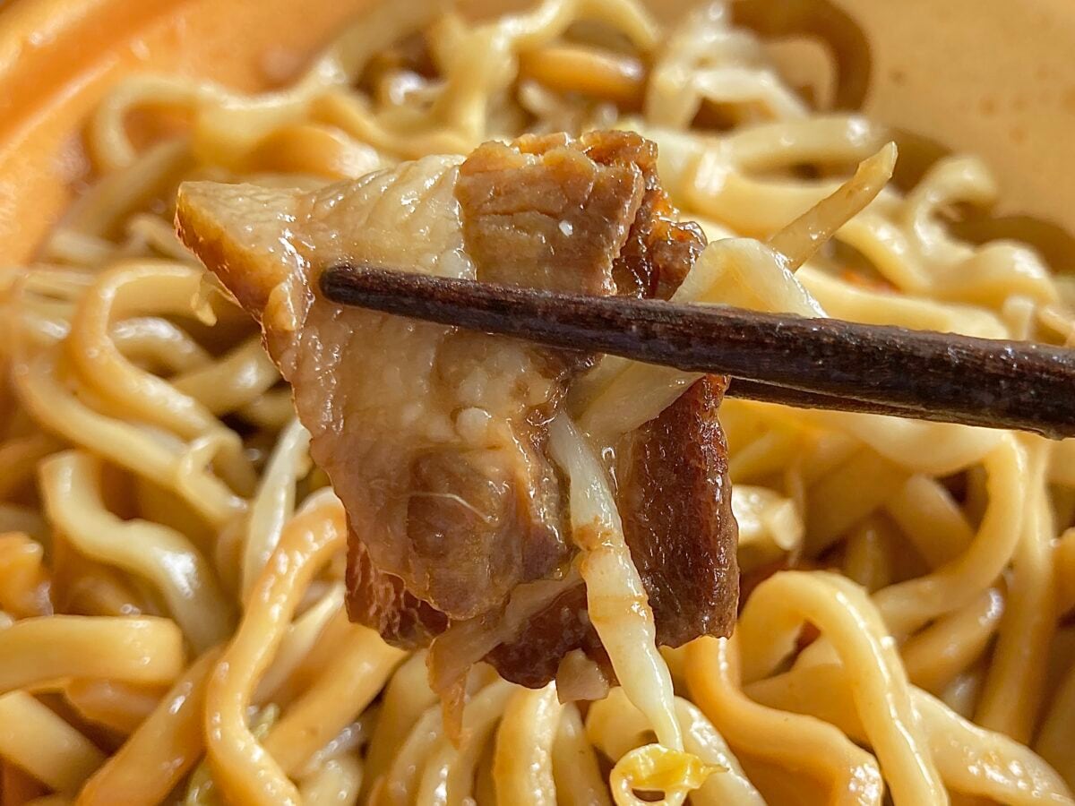 「再販感謝」「絶対食べる」【ファミマ】二郎系の名店・千里眼監修まぜそば