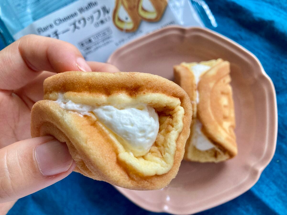 さっぱりレアチーズ×ふわふわワッフル【ファミマ】新作スイーツがたまらん♡