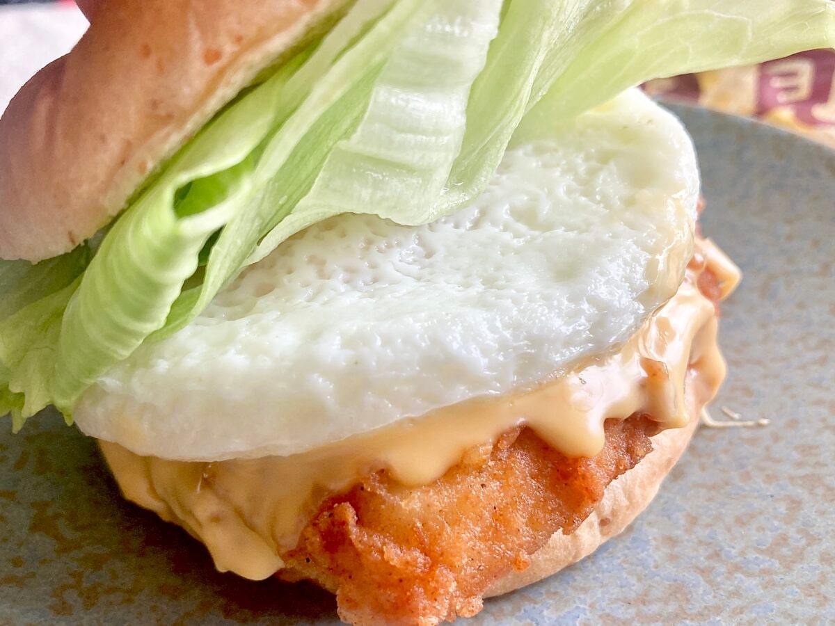 とろ～りたまごが幸せすぎるっ♡【ケンタッキー】月見チーズフィレバーガー