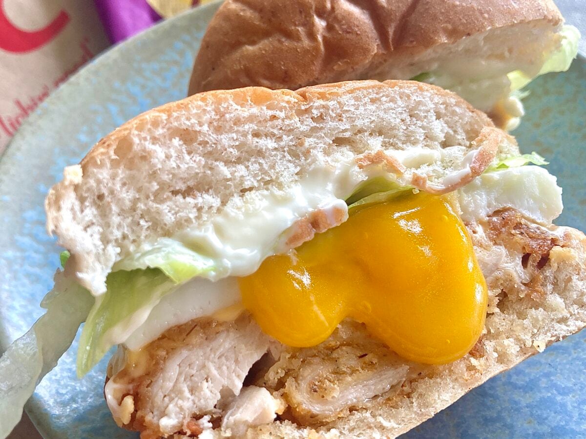 とろ～りたまごが幸せすぎるっ♡【ケンタッキー】月見チーズフィレバーガー