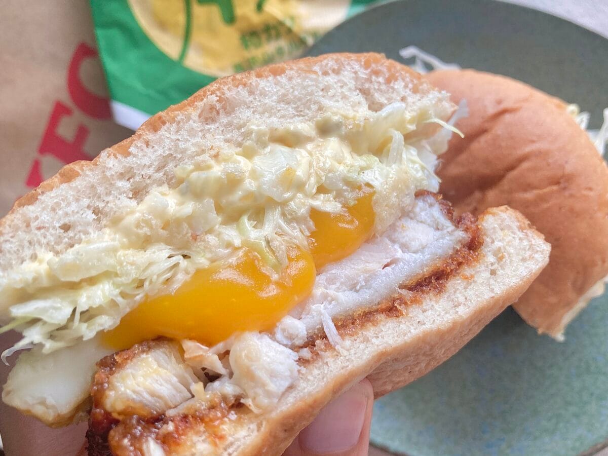 「絶対食べて」「逃してはならない」【ケンタッキー】月見・新バーガーが超絶ウマすぎる！