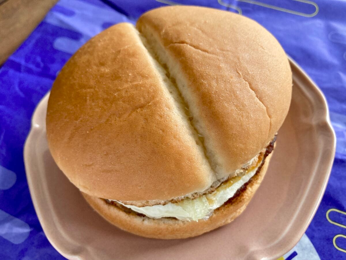 子どもと一緒に楽しめる！ふんわり柔らか月見♡【ロッテリア】半熟月見 てりやきバーガー