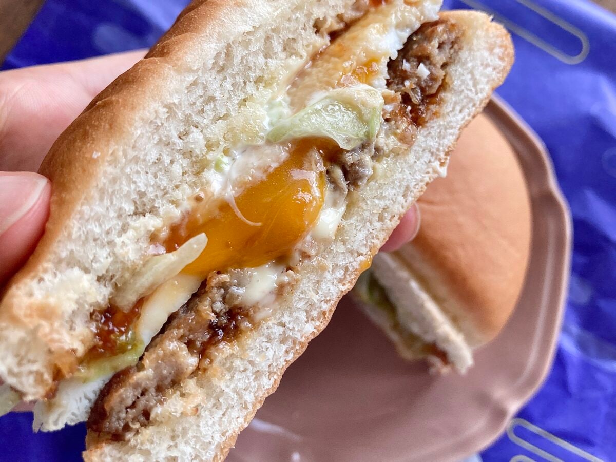 子どもと一緒に楽しめる！ふんわり柔らか月見♡【ロッテリア】半熟月見 てりやきバーガー