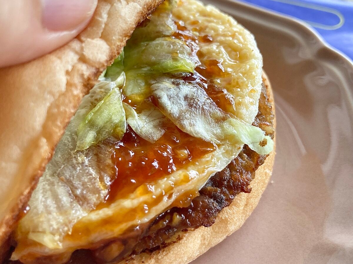 子どもと一緒に楽しめる！ふんわり柔らか月見♡【ロッテリア】半熟月見 てりやきバーガー