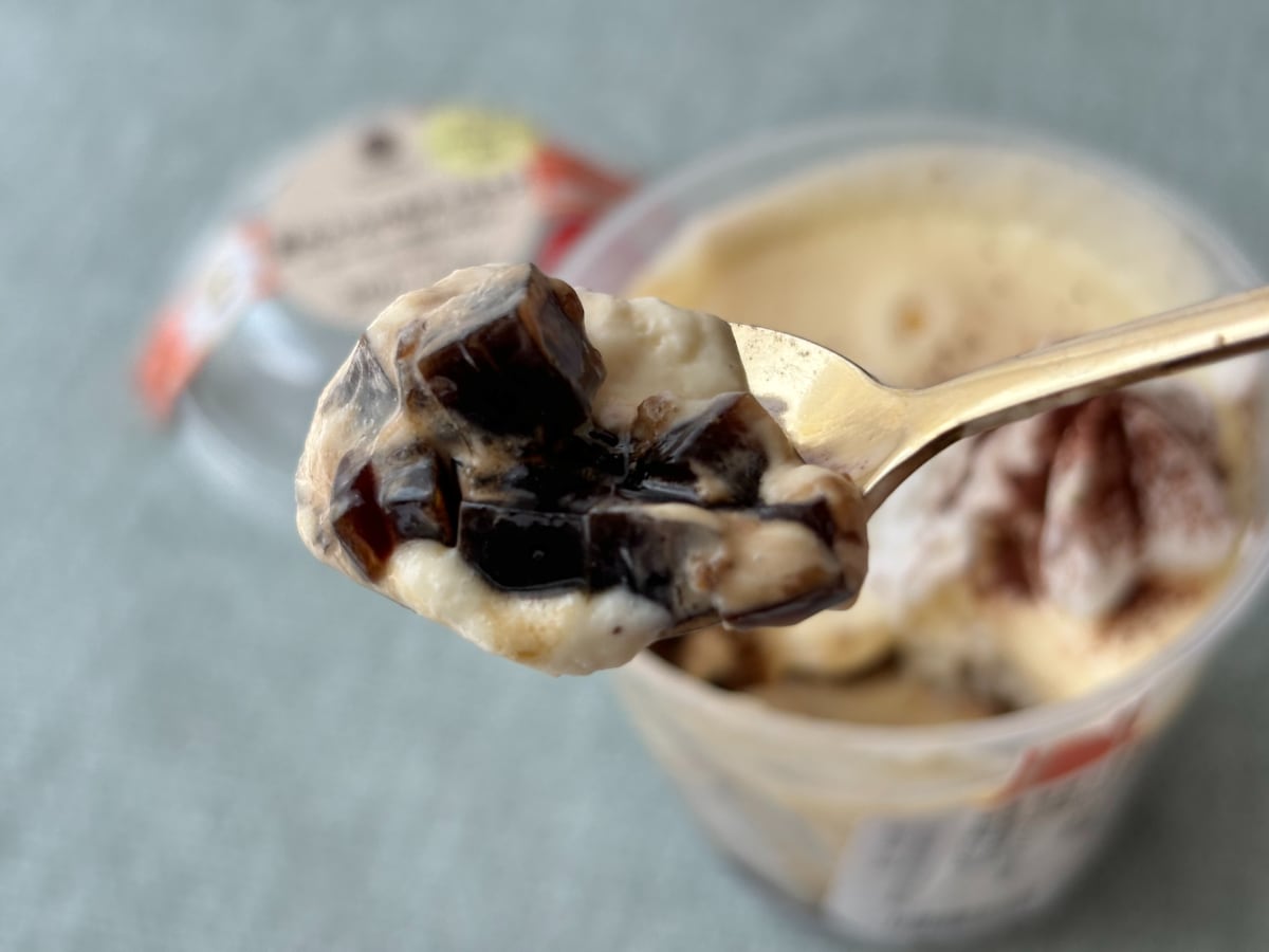 ぷるっぷるのコーヒーゼリーがたまらん♡【ファミマ】夏に合うティラミス