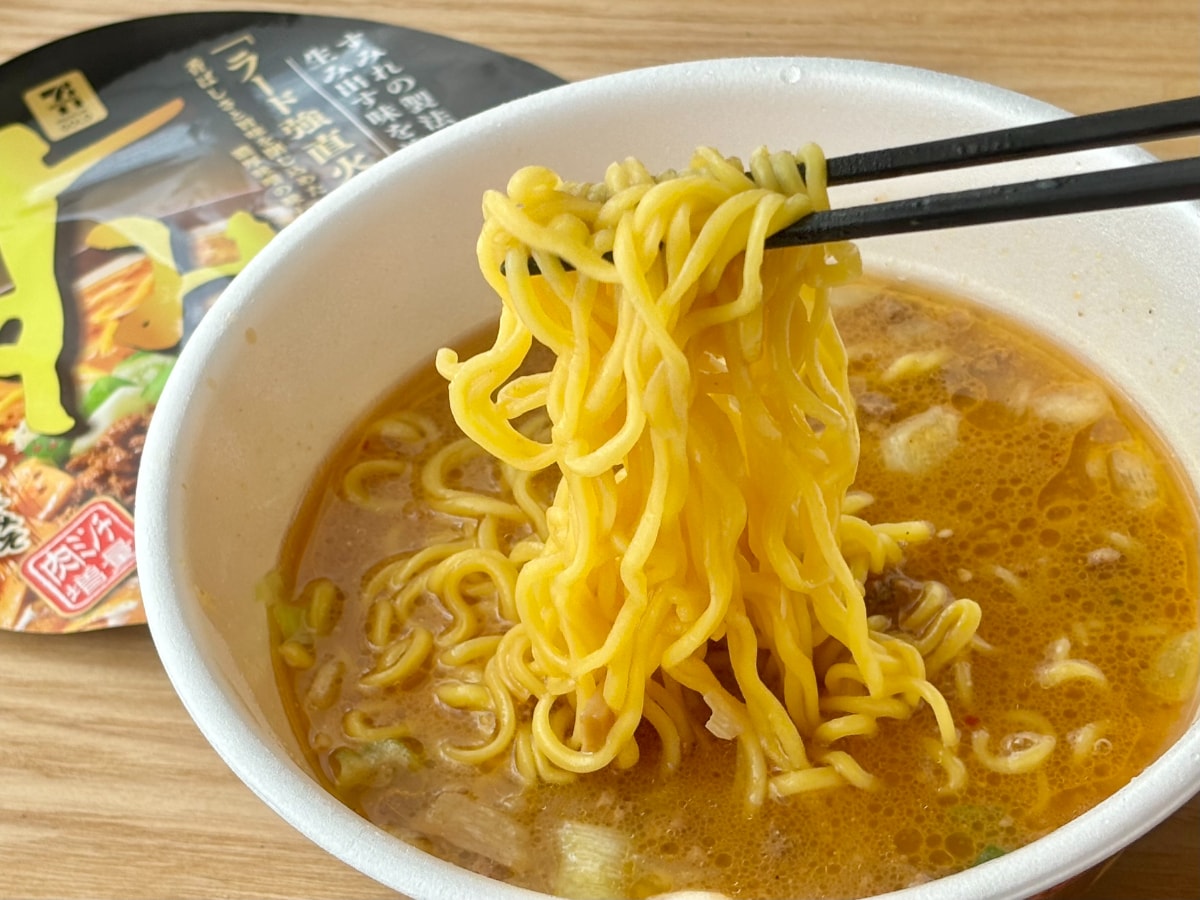 肉ミンチ増量で大満足！【セブン】「すみれ」カップ麺がリニューアル