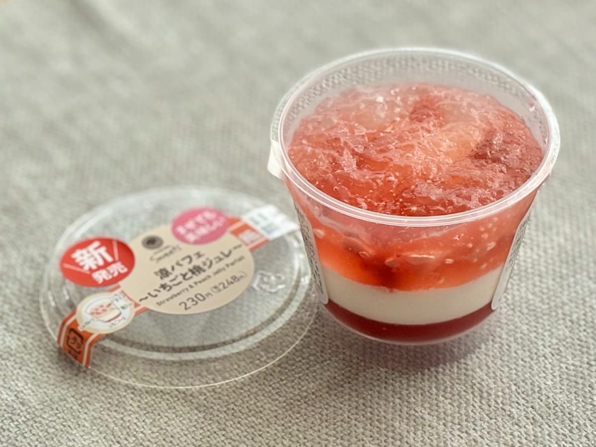 甘酸っぱくてさっぱり【ファミマ】いちご×桃のぜいたくコラボパフェ