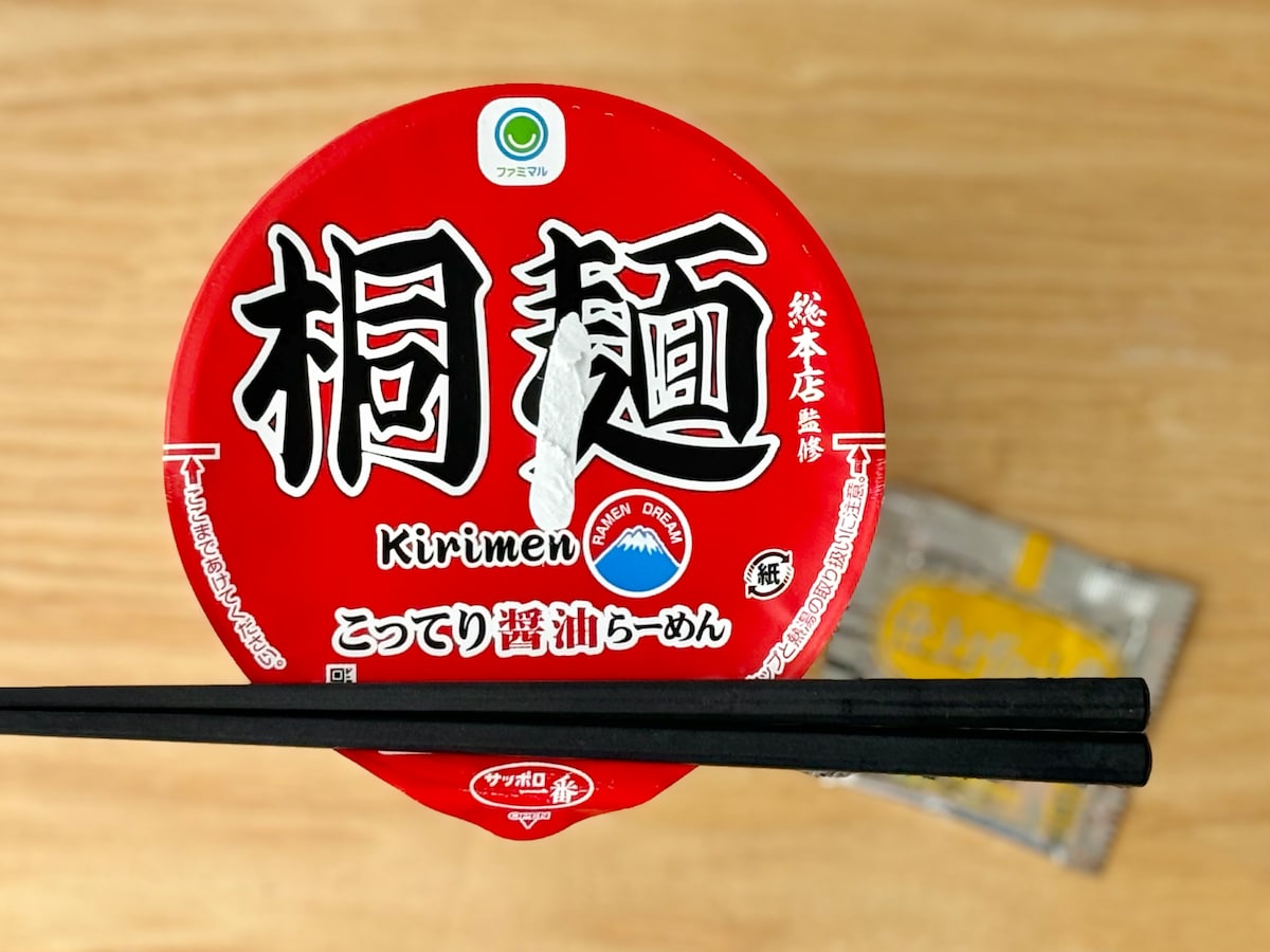 コクのあるスープがクセになる!【ファミマ】大阪の有名店監修のカップ麺