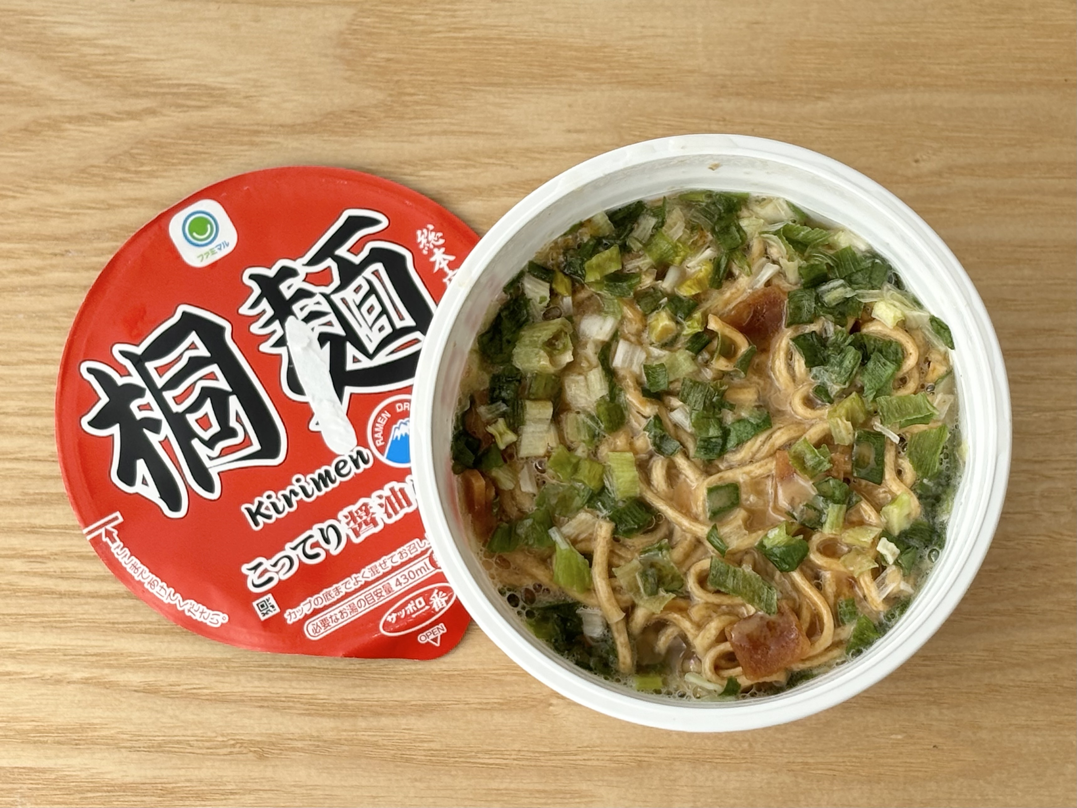 コクのあるスープがクセになる！【ファミマ】大阪の有名店監修のカップ麺