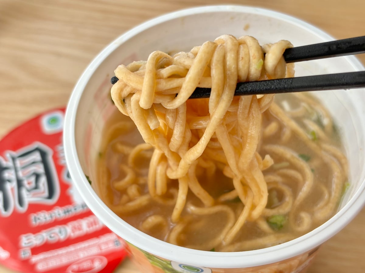 コクのあるスープがクセになる!【ファミマ】大阪の有名店監修のカップ麺