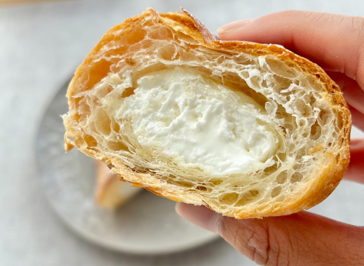 ホイップクリーム入りで「激うますぎ」【セブン】話題の新作クロワッサン