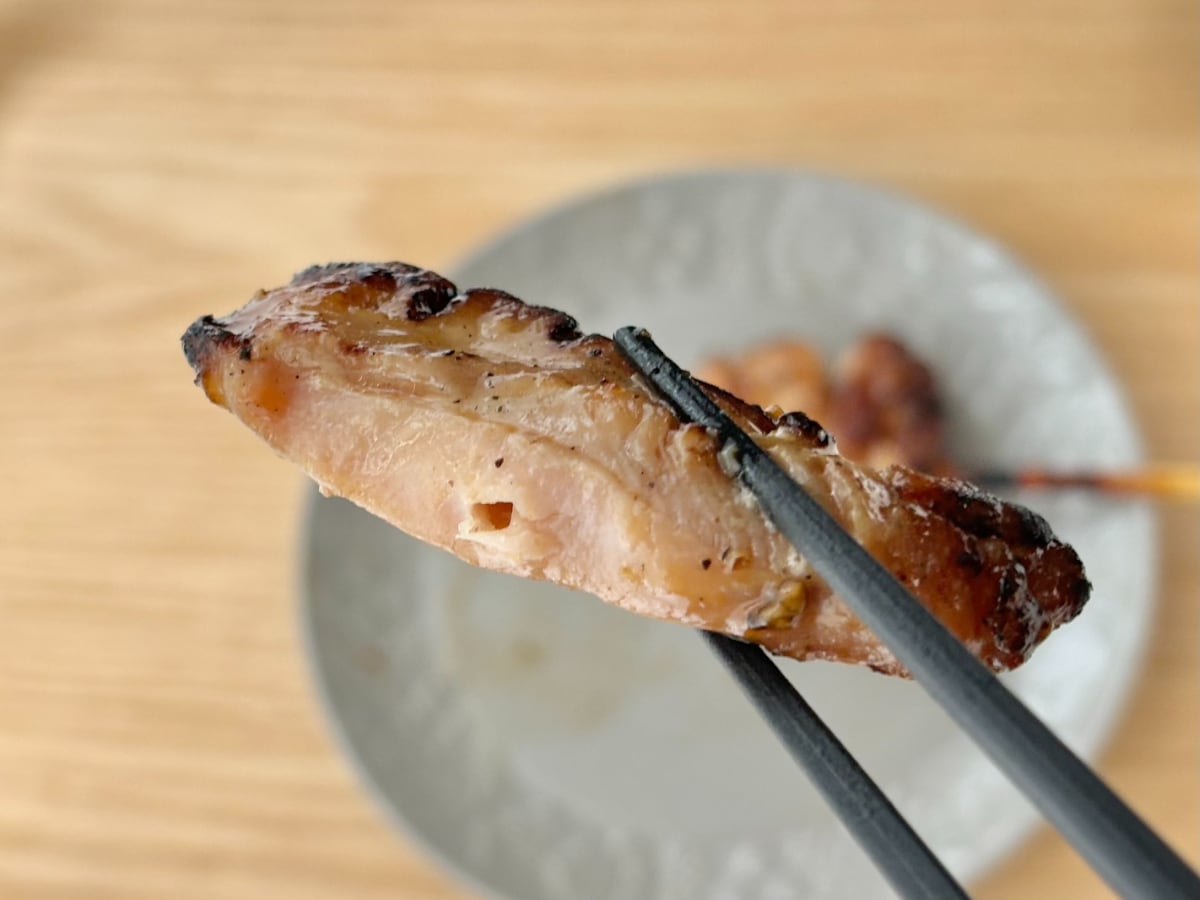 濃いめのタレがたまらない♡【ファミマ】「山賊焼串」が数量限定で再発売