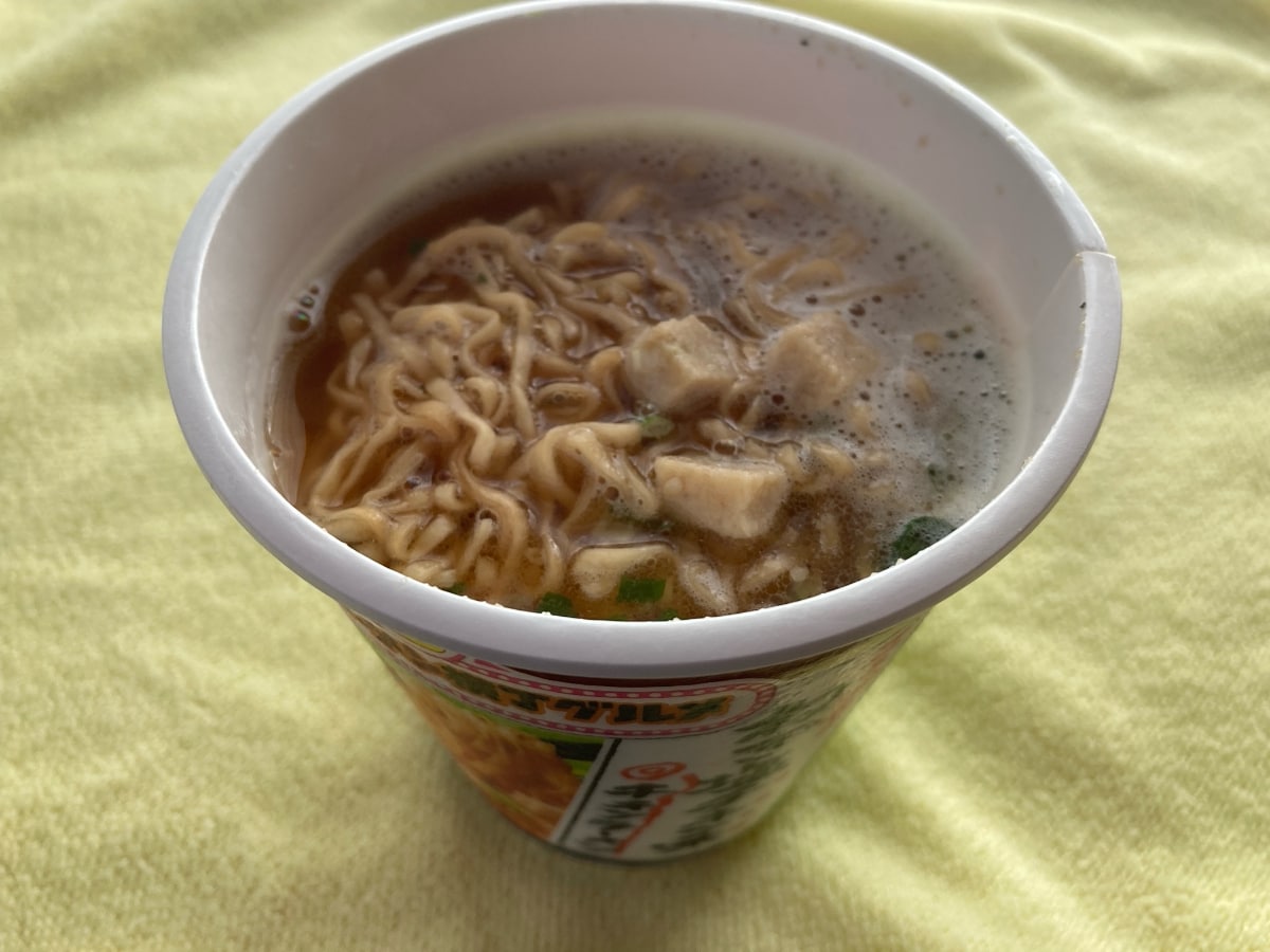 ごま油とネギの香りが美味しい！【日清】チキンラーメンのビックカップ