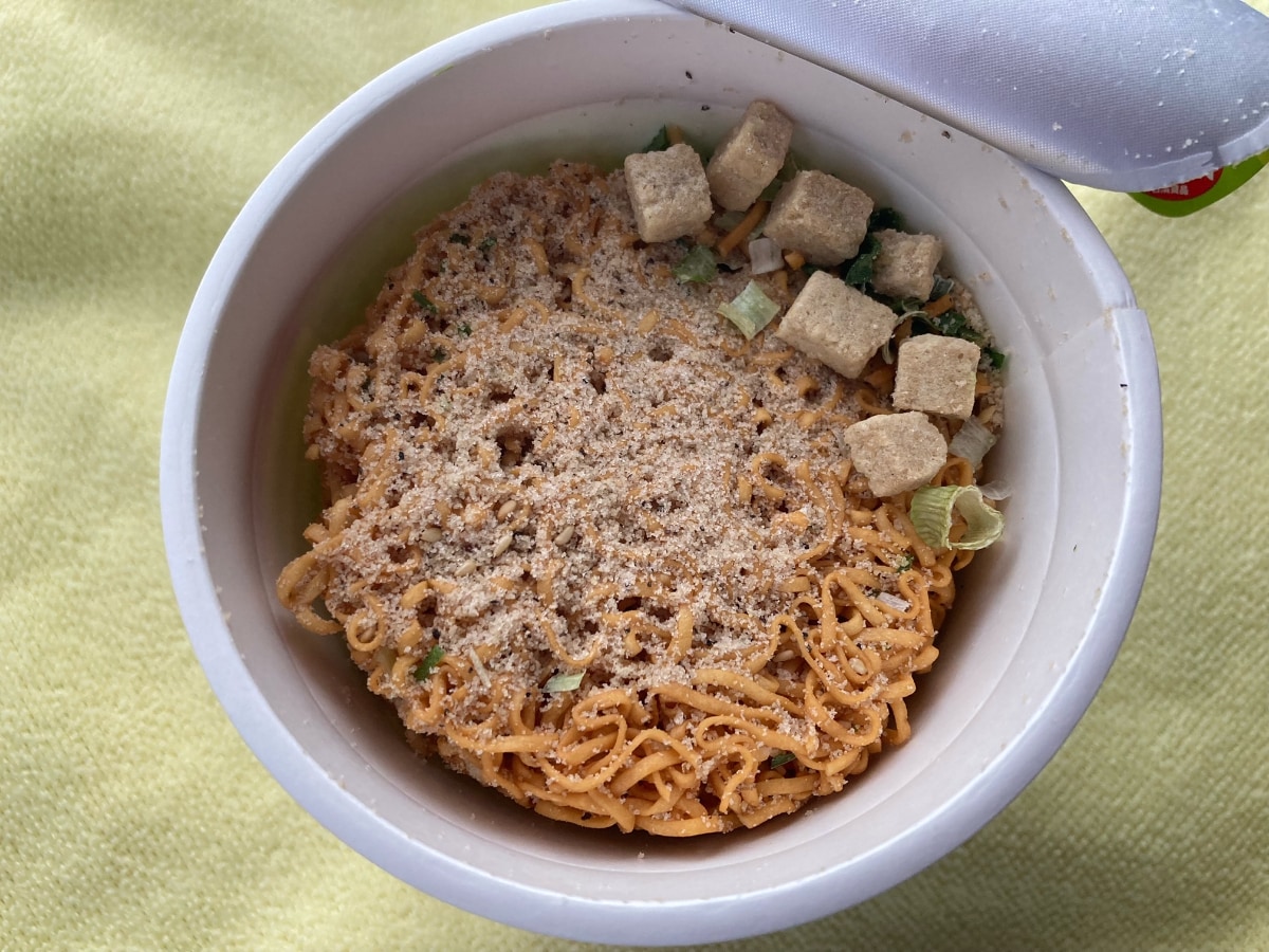 ごま油とネギの香りが美味しい！【日清】チキンラーメンのビックカップ