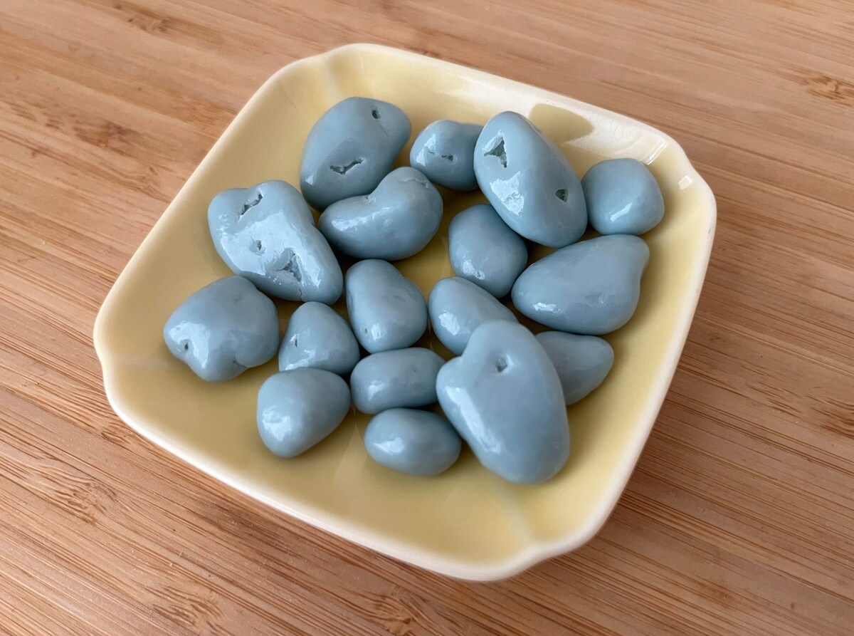 シャリシャリ食感！【セブン】ブルーハワイ風味のかき氷チョコが新登場！