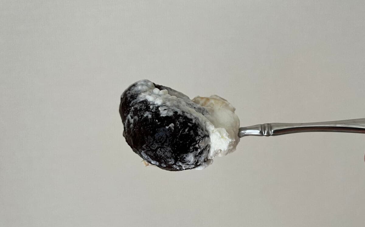 もっちり食感でおいしい!【セブン】コーヒー味でホイップクリームと合わせるデザートが登場!