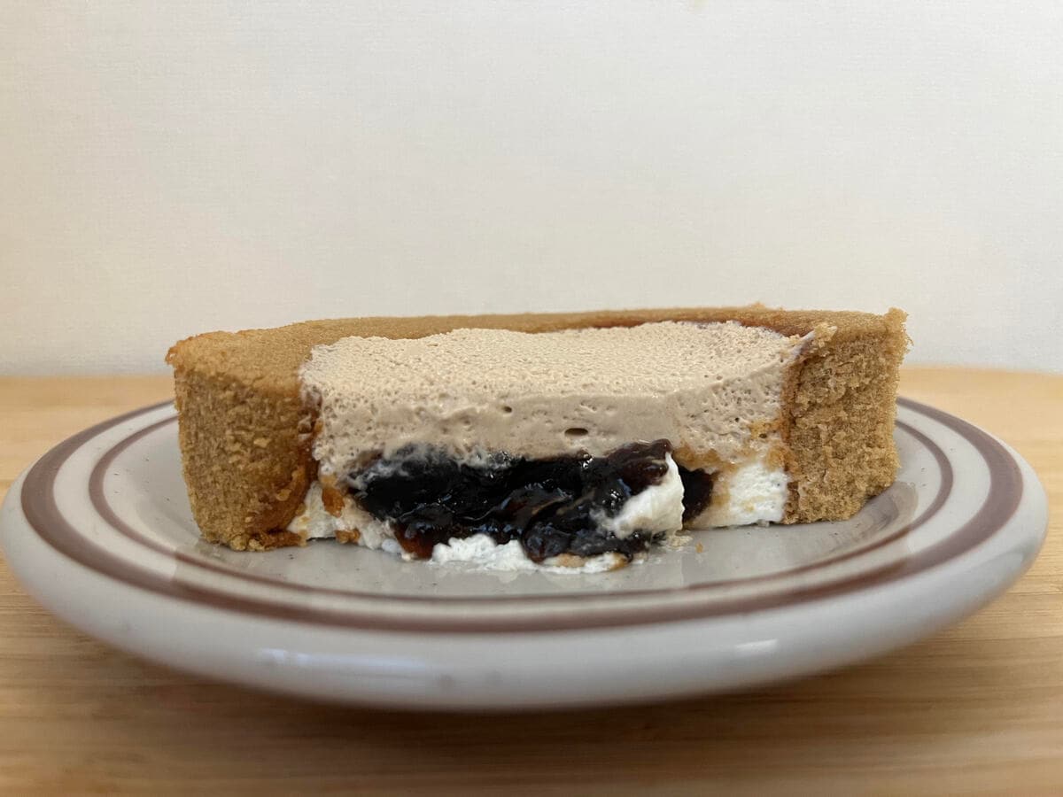 甘さと苦みのバランスが最高!【ローソン】猿田彦珈琲とのコラボ商品からロールケーキが新登場!