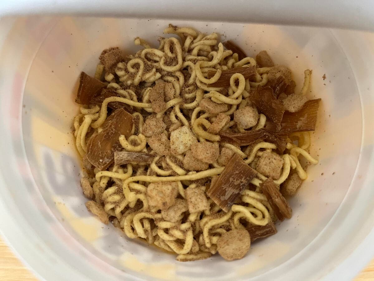 懐かしさも感じる醤油ラーメン!【セブン】みんみんラーメン本店監修のカップ麺が登場!