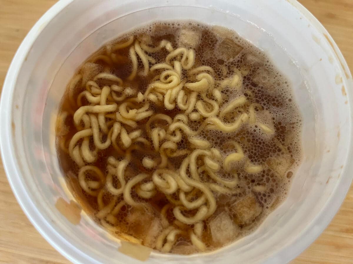 懐かしさも感じる醤油ラーメン!【セブン】みんみんラーメン本店監修のカップ麺が登場!