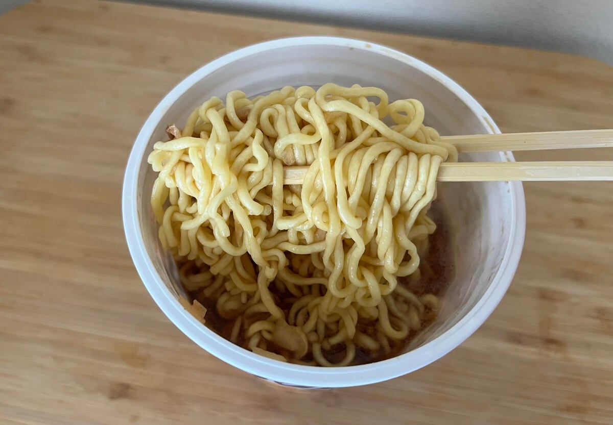 懐かしさも感じる醤油ラーメン!【セブン】みんみんラーメン本店監修のカップ麺が登場!