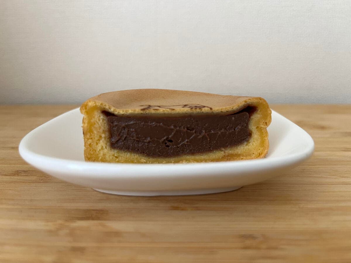 子供も喜ぶシール付き!【ファミマ】クレヨンしんちゃんの焼き印がかわいいまんまる焼きが登場!