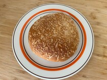 半熟卵入りが嬉しい！【ローソン】伽哩本舗監修の香ばしい焼きカレーパンが新登場！